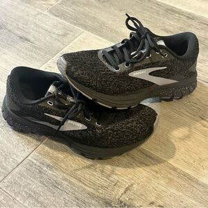 Brooks Signal 3 1203491B094
Black Purple Running Shoes
Women Size 6